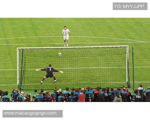 重庆足球队心理素质强劲跻身全国第三名展现球队潜力与韧性