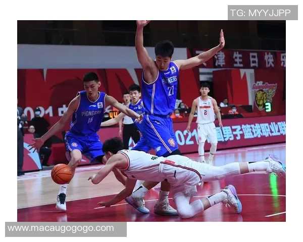 CBA激战东莞大益迎战北京队全力争胜展现篮球魅力