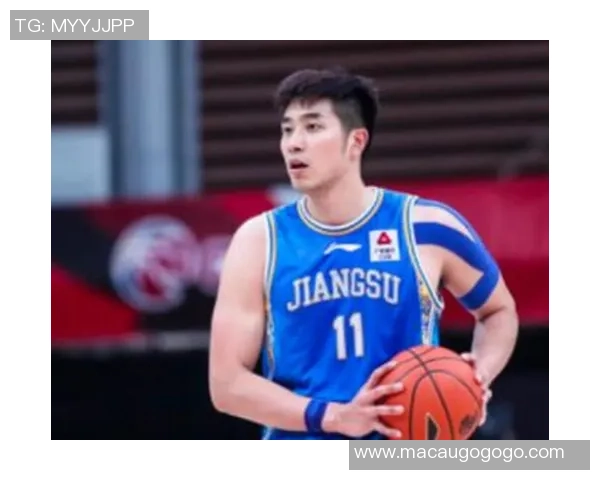 吴冠希：从篮球新星到职业生涯的辉煌蜕变之路